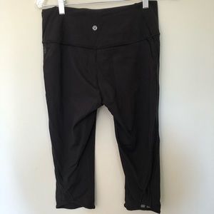 Black Lululemon luxtreme crop leggings
